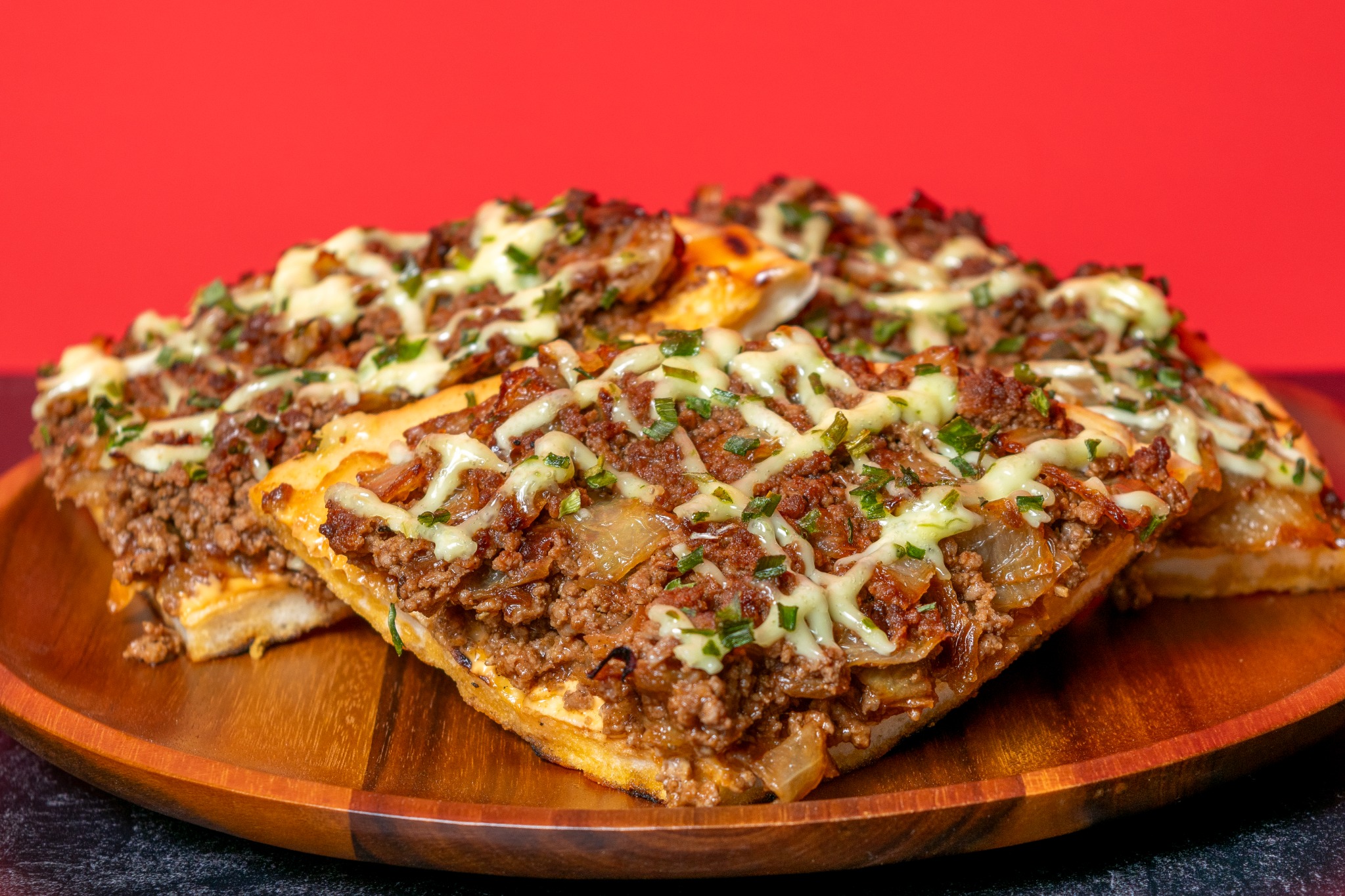 Grilled beef pizza from Sruly's